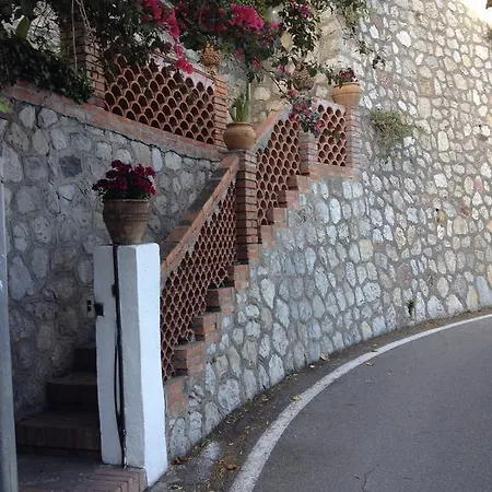 Greta & 2* Taormina