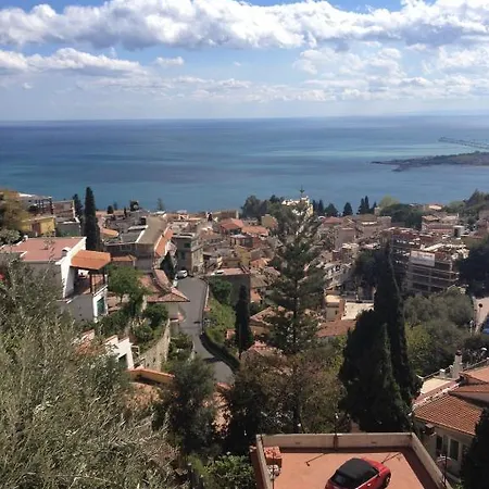 Greta & Taormina