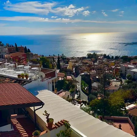 Greta & 2* Taormina