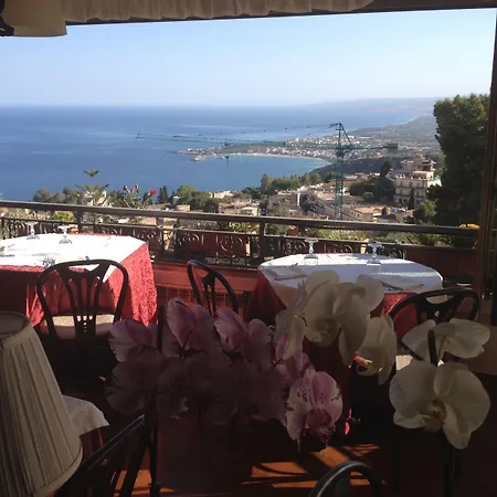 Greta & 2* Taormina