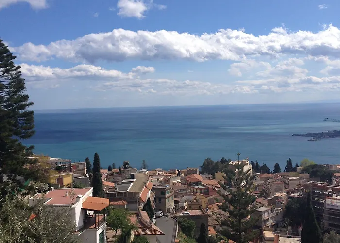 Greta & Отель Таормина