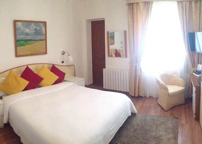 Отель Greta & 2*