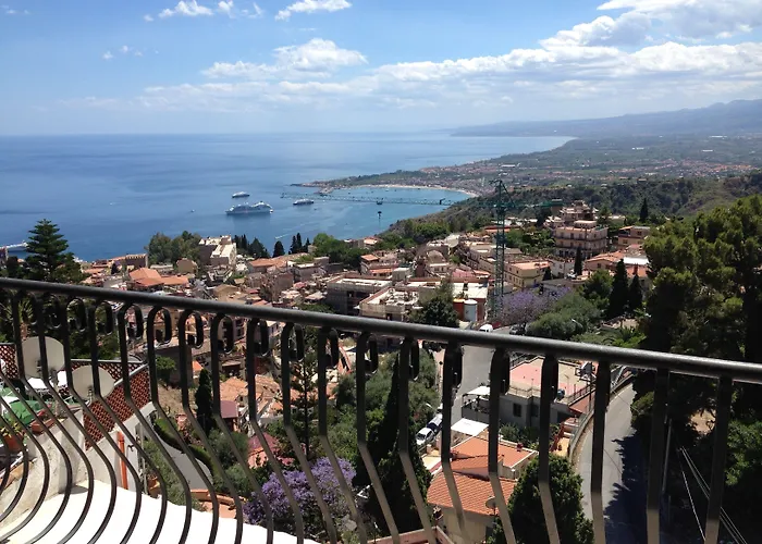 Greta & Отель Таормина