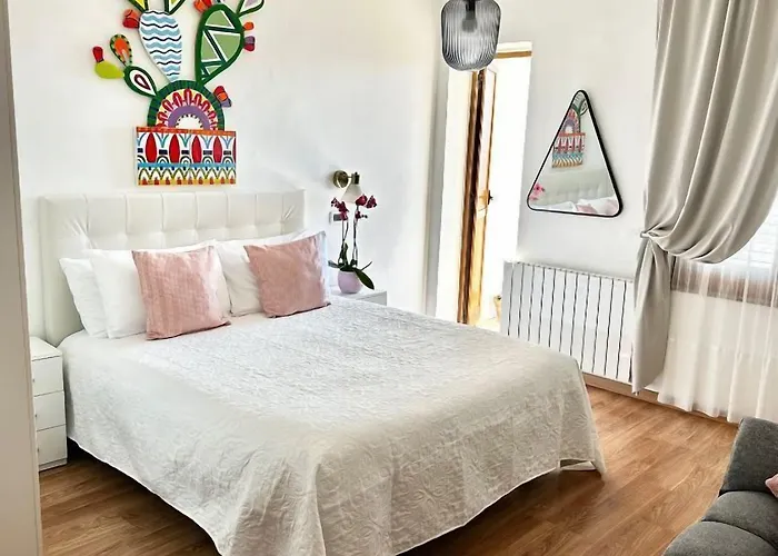 Отель Greta & 2*