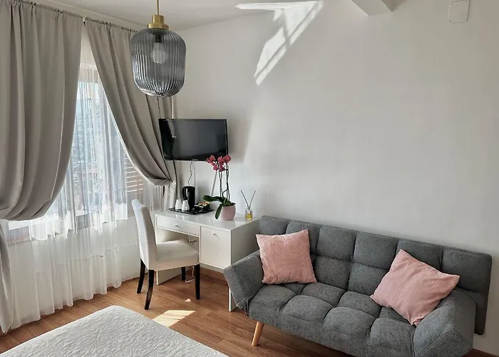 Greta & Отель Таормина