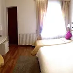 Greta & Taormina